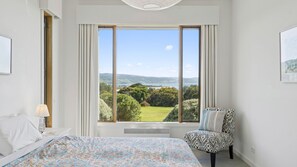 4 habitaciones, tabla de planchar con plancha y cuna de viaje 