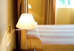 Comfort Room | In-room safe, blackout drapes