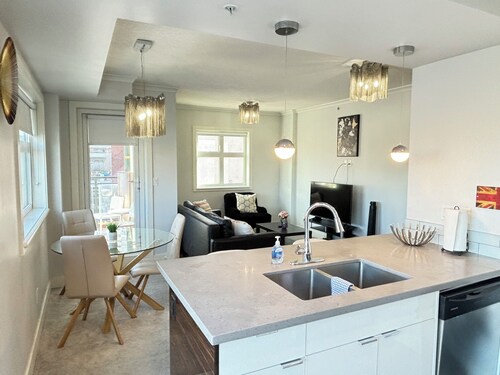 Stunning 2 Bedroom Apartment 206