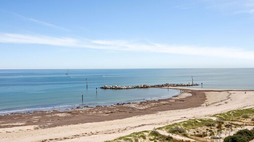 Belle Escapes - Ocean Views at the Bay