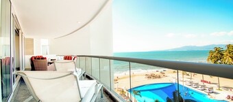 Villa Magna - Alcatraz 241 by Kivoya