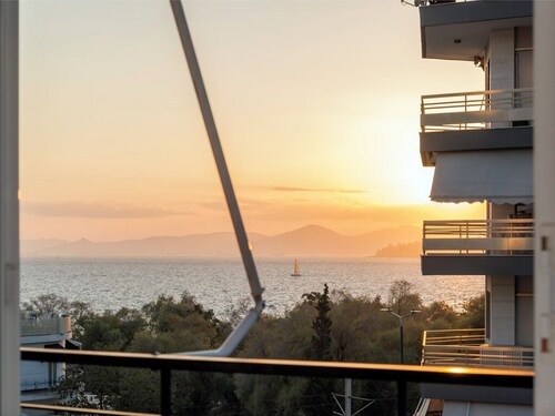 Flisvos Elite Seafront Luxury Apartment