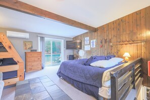 2 habitaciones, tabla de planchar con plancha, cuna de viaje y internet 