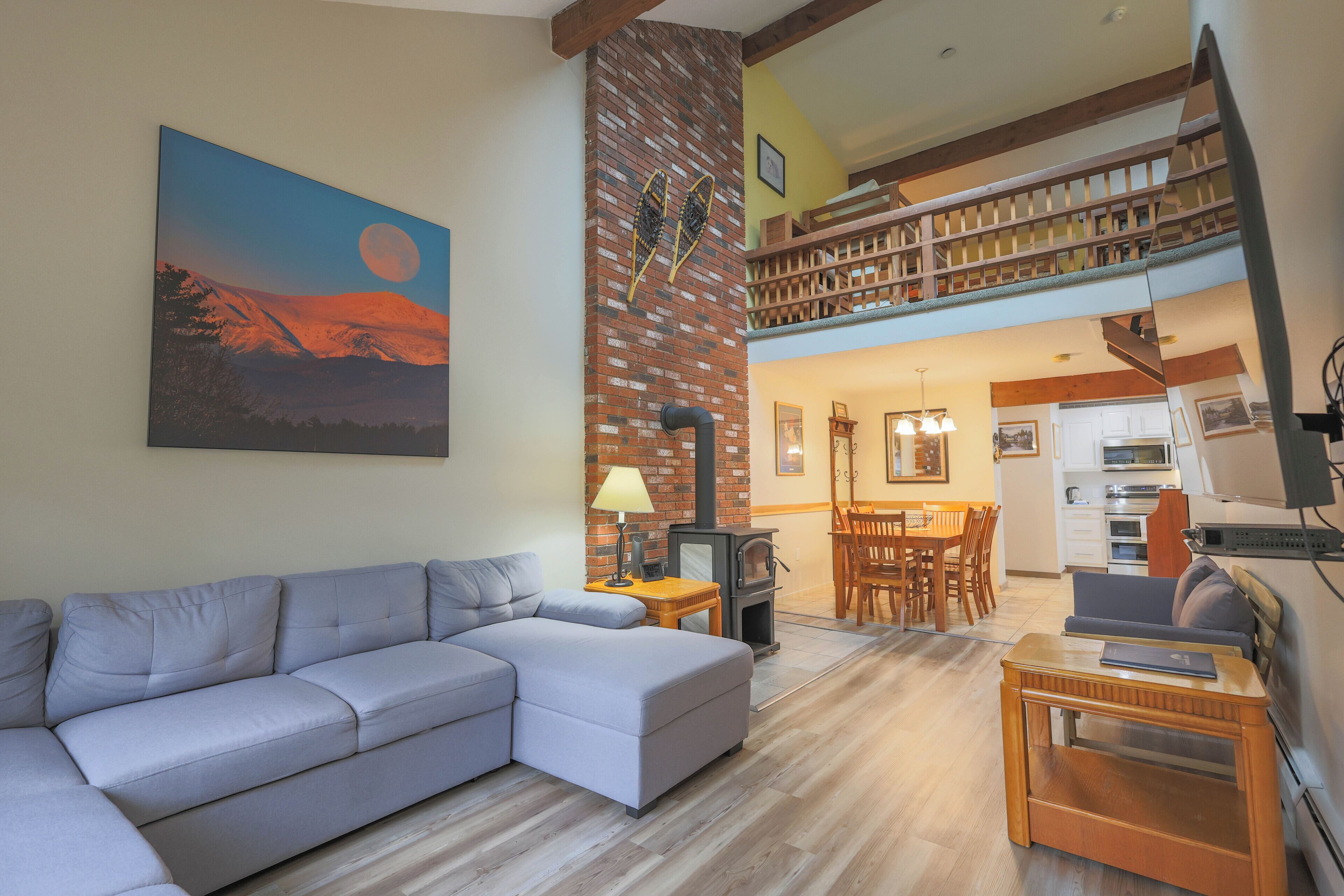 Télévision, jeux vidéo, lecteur de DVD, baby-foot