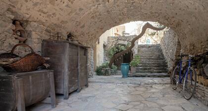 3-star gîte rental at the foot of the Cévennes in a beautiful old farmhouse, sleeps 12.