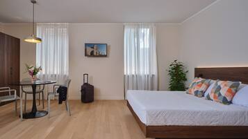 Deluxe Triple Room | 1 bedroom, premium bedding, individually furnished, laptop workspace