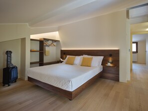 Junior Suite with Balcony | Premium bedding, individually furnished, laptop workspace - Portica Homes Assisi (Assisi)