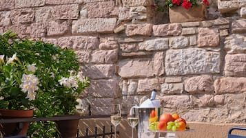 Junior Suite con terrazza | ํ
๋ผ์ค/ํํฐ์ค