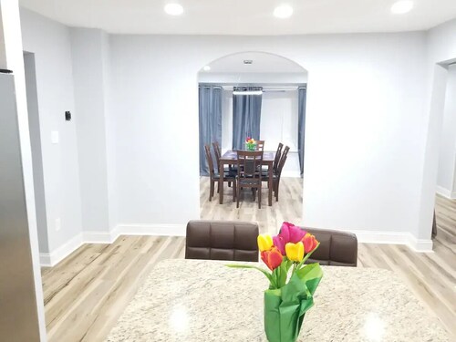 Spacious 7-bedroom house in lovely Lanham
