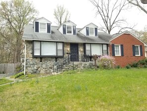 Exterior - Spacious 7-bedroom house in lovely Lanham (Lanham)