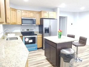 Private kitchen - Spacious 7-bedroom house in lovely Lanham (Lanham)