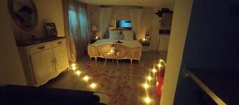 Royal Suite, with Jacuzzi and 100% private pool table