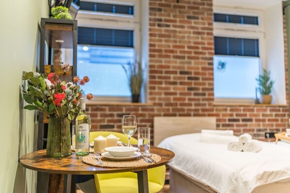 1 habitación, tabla de planchar con plancha, wifi gratis y ropa de cama 