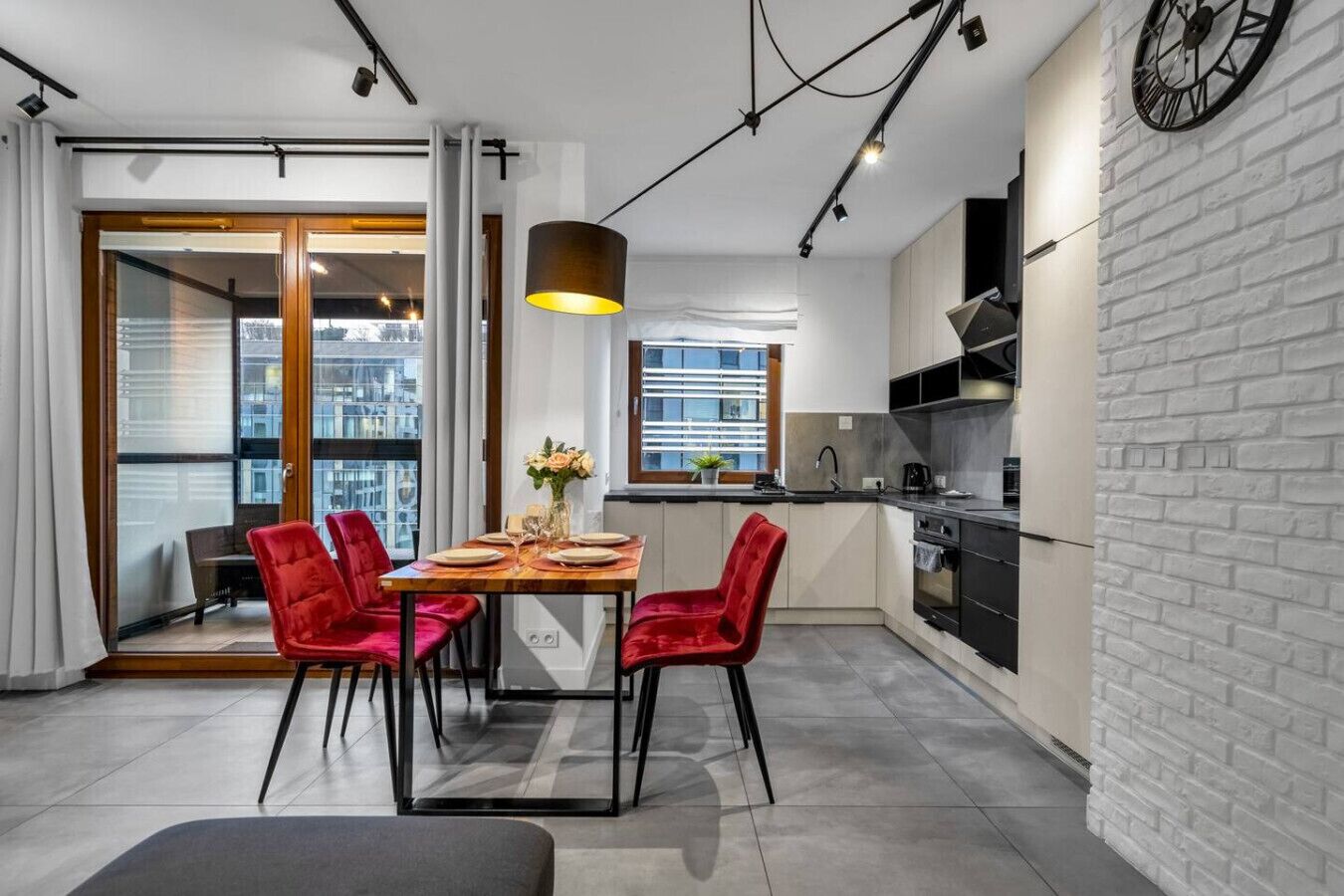 雪櫃、微波爐、焗爐、爐具