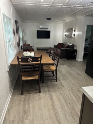Dining - Lake Breeze Cottage Walk to GOTL Strip! Unit A 1 King 2 Queen Bedrooms! (Geneva)