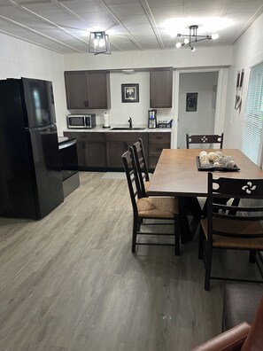Fridge, microwave, oven, stovetop - Lake Breeze Cottage Walk to GOTL Strip! Unit A 1 King 2 Queen Bedrooms! (Geneva)