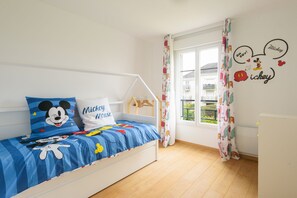 3 bedrooms, iron/ironing board, free WiFi, bed sheets