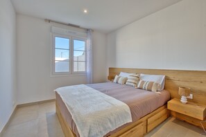 2 chambres, fer et planche à repasser, Wi-Fi gratuit, draps fournis