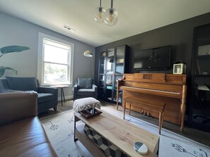 Smart TV - SoNash Sanctuary! 3-bedroom, peaceful, minimalist decor, 3 miles from downtown! (Nashville)