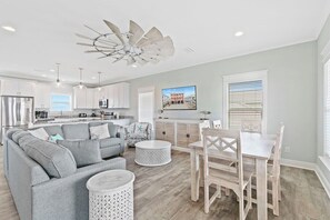 Smart TV - 5 BR Beach House | Pool Tennis | Pet Friendly! (Baldwin County)