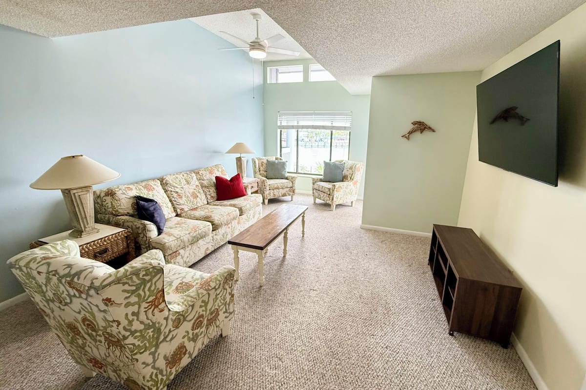 Condo, 3 Bedrooms, Ocean View | Living area | 65-inch Smart TV with digital channels, Netflix, Hulu