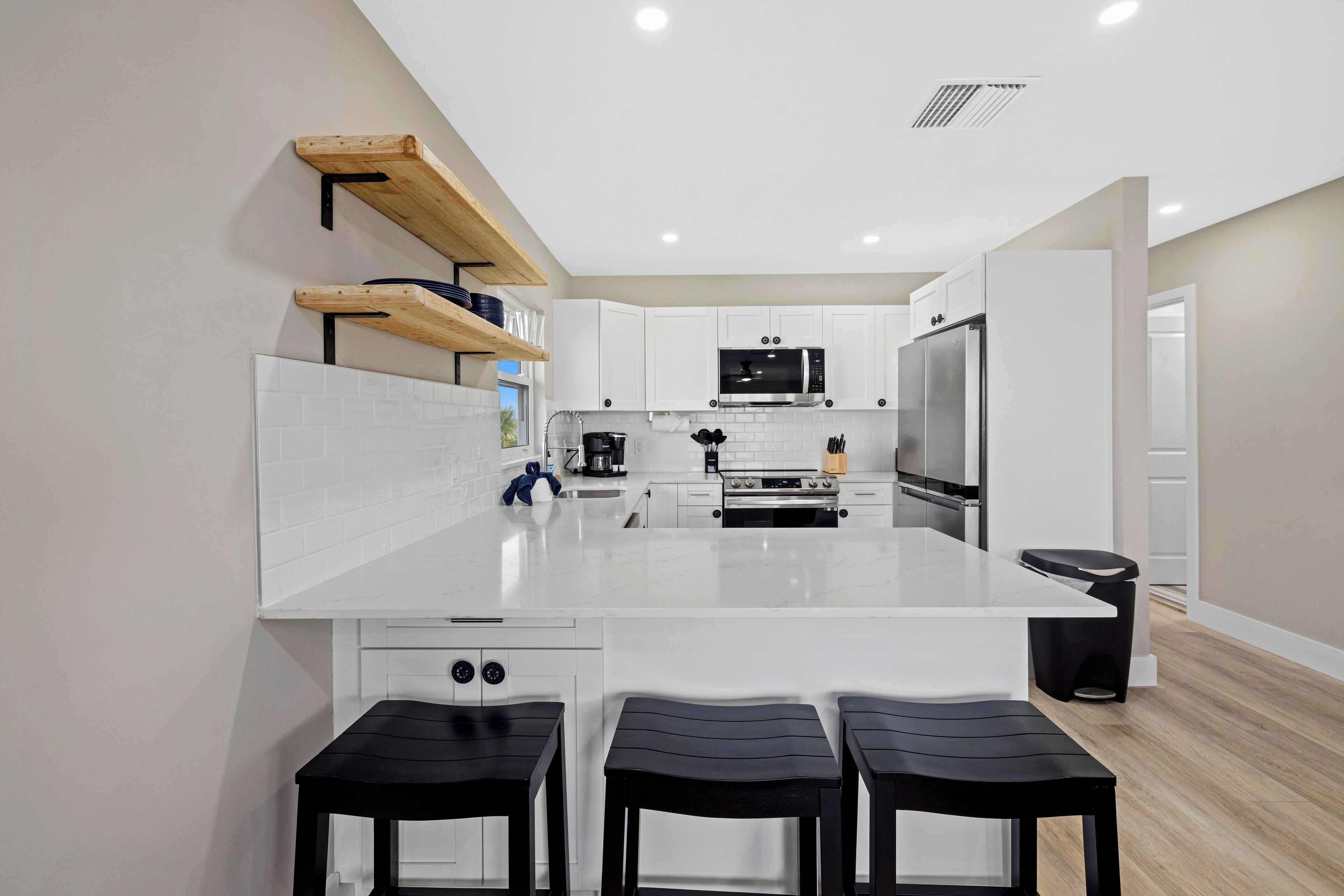 7 間餐廳，供應午餐