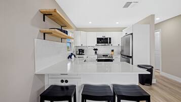 7 restaurants, lunch served