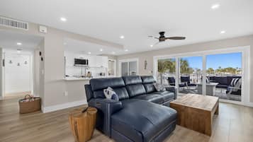 Luxury Condo, 3 Bedrooms, Kitchen, Ocean View | Terrace/patio