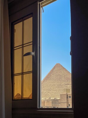 Junior Suite (Pyramids View) | Kameruitzicht