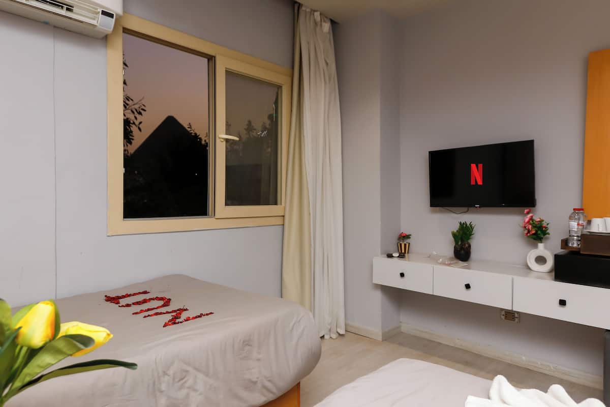 Classic Double or Twin Room (Pyramids View) | Television
