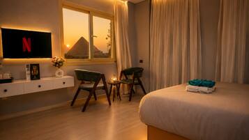 Super Deluxe Double Room (Pyramids View)