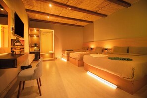 Vierpersoonskamer (Pyramids View) | 1 slaapkamer, een minibar, individueel gedecoreerd