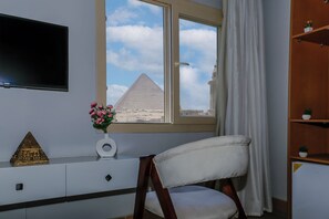 Panoramic Double Room (Pyramids View) | Terrace/patio - Nut Pyramids View (Giza)