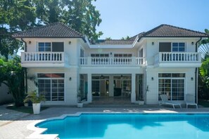 Exterior - 4-BR Luxury Villa w/Pool, 2 min walk to beach (Sosúa)