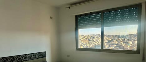 2 quartos, ferros/tábuas de passar roupa, Wi-Fi, roupa de cama