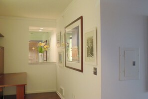 Interior - Posh 1BD/1BA + Den Condo in a desirable Portside building w/ Parking & Amenities (San Francisco)