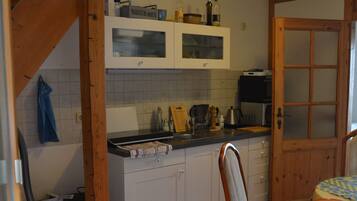 Microwave, oven, stovetop, coffee/tea maker