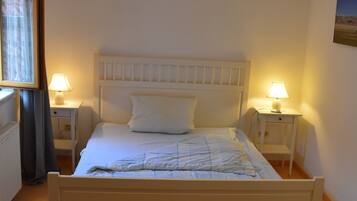 1 Schlafzimmer, Schreibtisch, WLAN, Bettwäsche