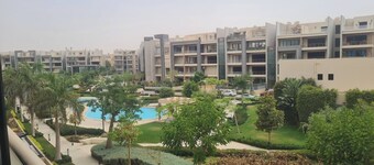 "Superb City Stay" in Midtown Compound AUC Avenue