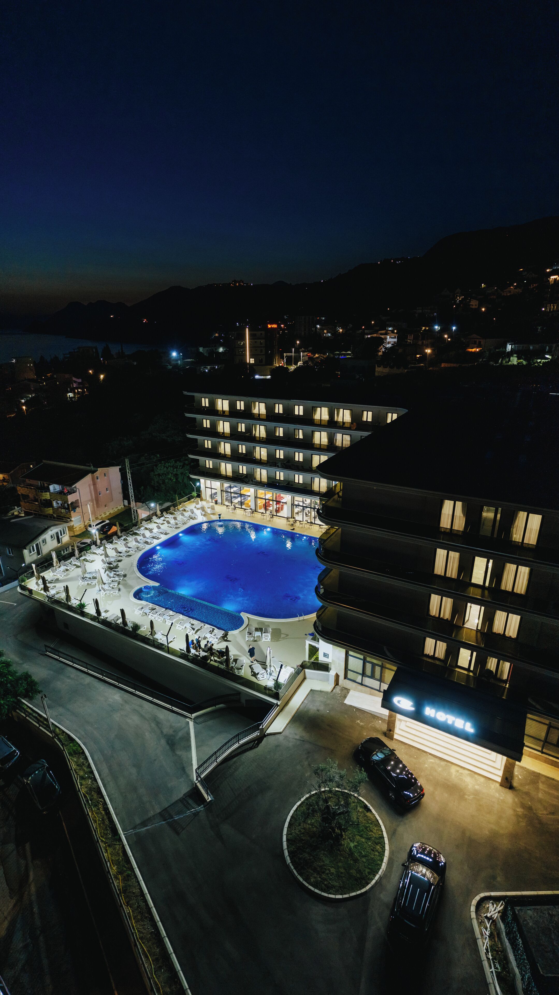 En säsongsöppen utomhuspool