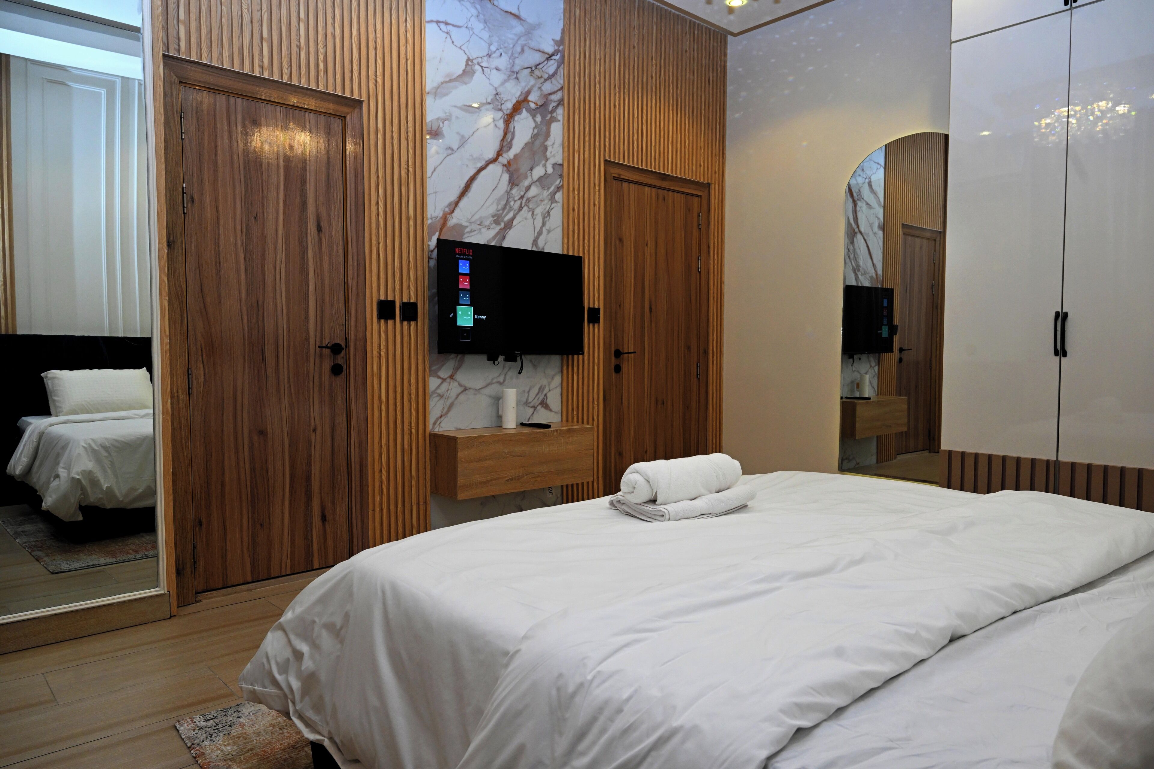 2 多间卧室、熨斗/熨衣板、WiFi、床单