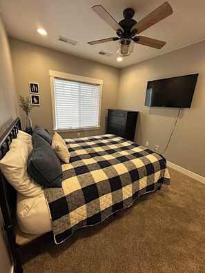 3 bedrooms, travel cot, Internet, bed sheets