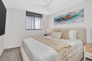 2 bedrooms, iron/ironing board, WiFi, bed sheets