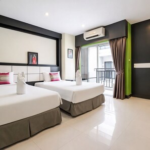 Superior Twin Room, Balcony | In-room safe, desk, soundproofing, free WiFi - Star House Patong (Patong)