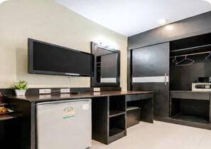 Deluxe Double Room, Balcony, City View | In-room safe, desk, soundproofing, free WiFi - Star House Patong (Patong)