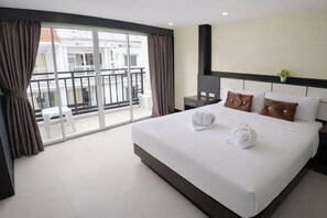 In-room safe, desk, soundproofing, free WiFi - Star House Patong (Patong)