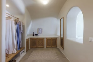 1 quarto, cofres nos quartos, quartos à prova de som