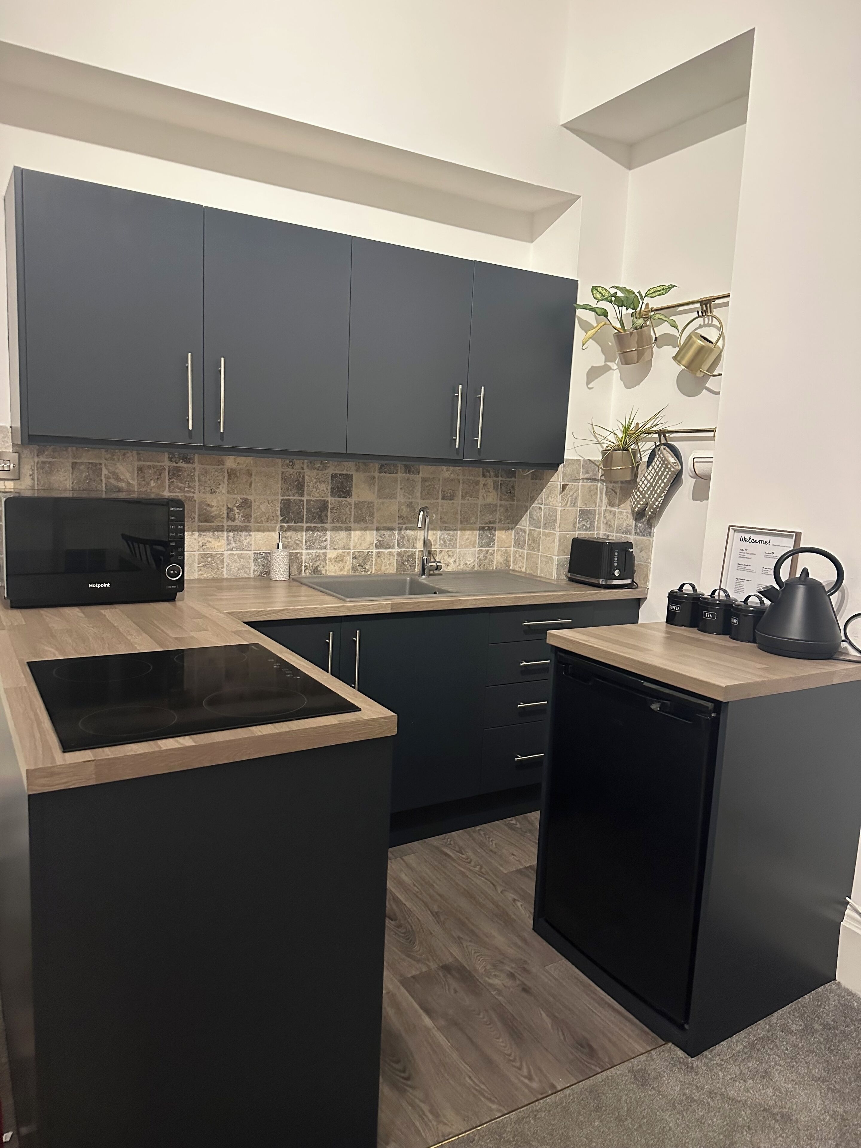 Geladeira, micro-ondas, fogão, cooktop