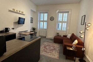 Smart TV - Newly renovated ground floor flat, central Bath (Bath)