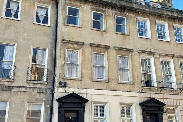 Exterior - Newly renovated ground floor flat, central Bath (Bath)